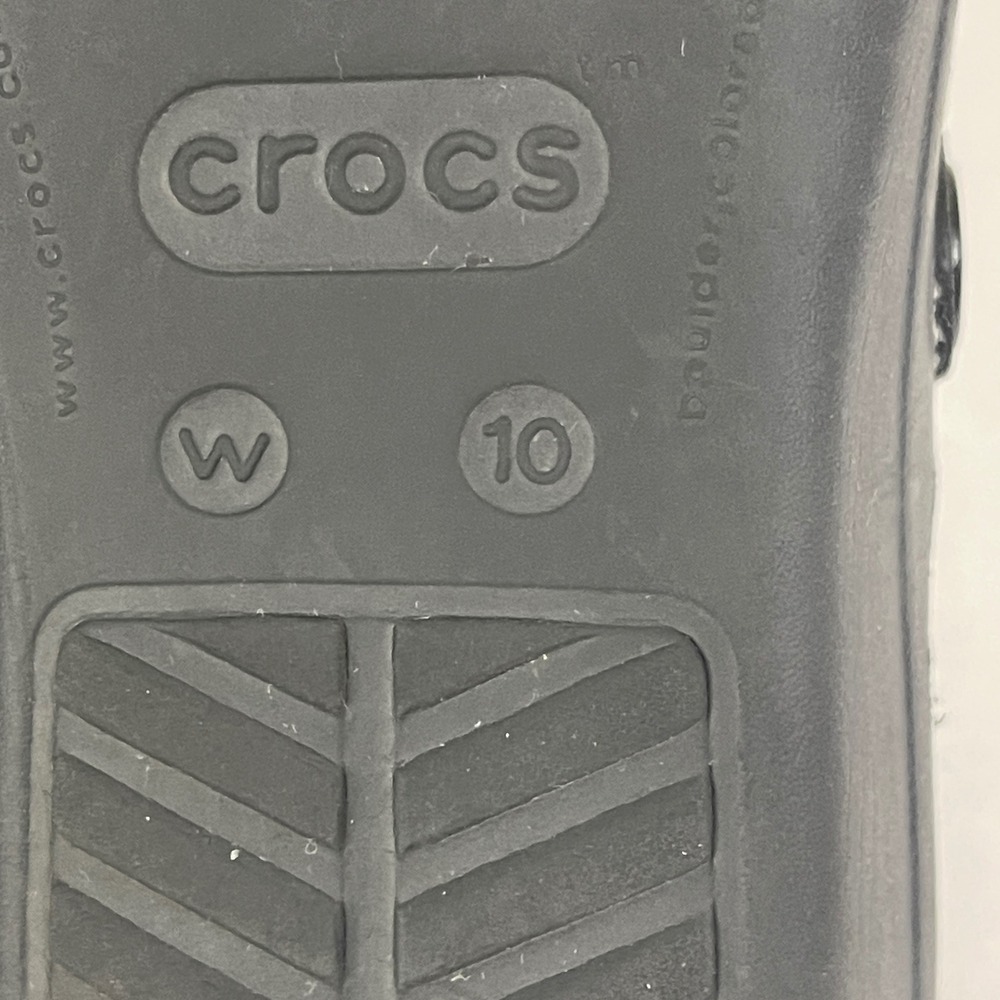 Crocs Sanrah Womens 10 Black Hammered Circle Medallion Thong Sandals Flip Flops - Picture 10 of 10